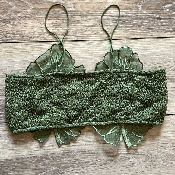 Embroidered Monstera Leaf Smocked Crop Top - Picture 3 of 3